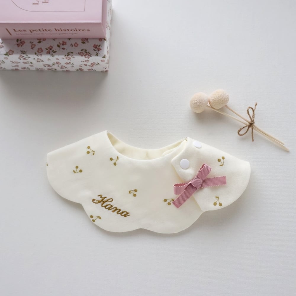 チェリー リース型 スタイ 名入れ刺繍 | baby's breath