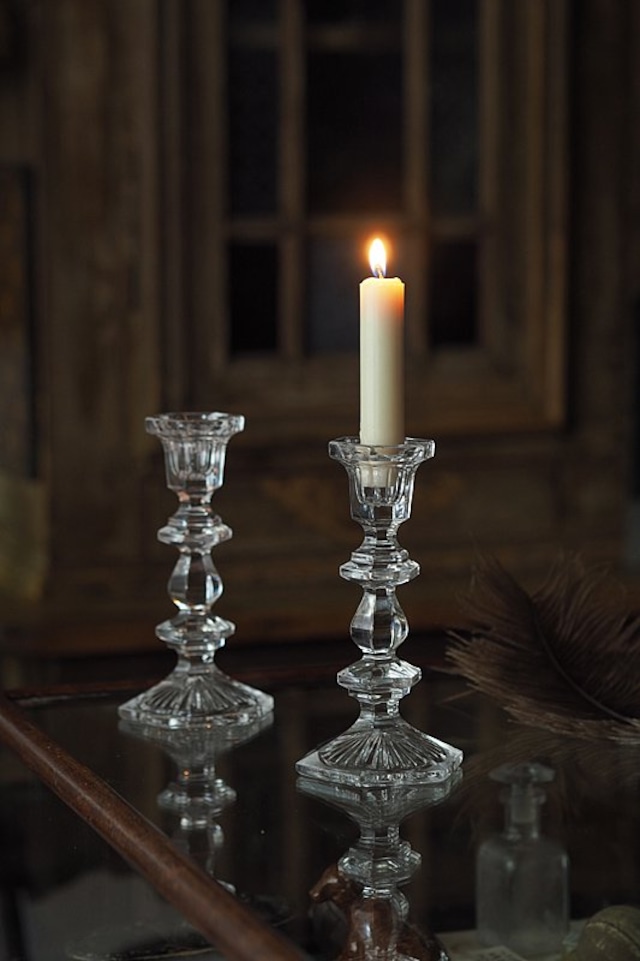 段階を生む光の連鎖、クリスタル硝子の燭台-crystal glass candle stand