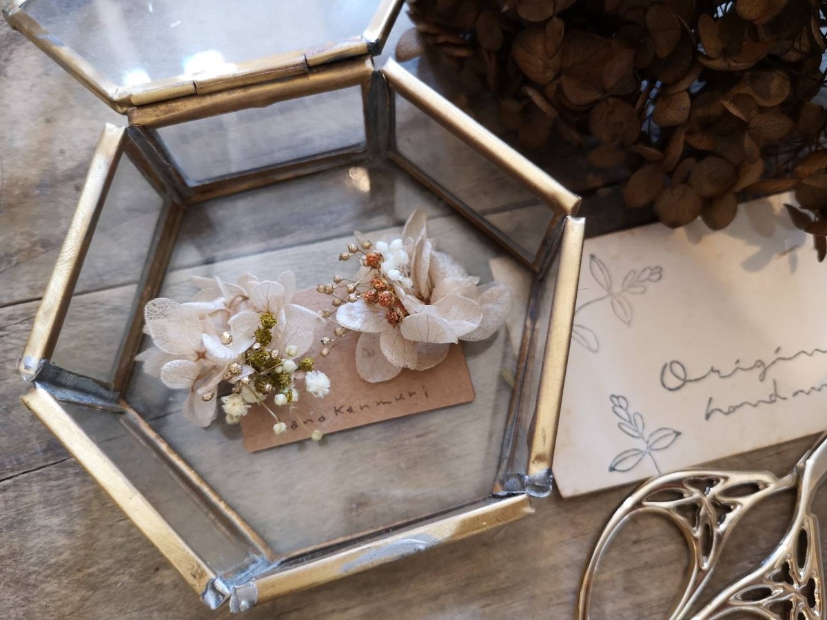 ノンホール樹脂ピアス 抹茶ラテ ほうじ茶ラテ アンティークな紫陽花のピアス イヤリング カフェシリーズ Hanakanmuri はなかんむり 可愛いピアスやイヤリングが中心の Ecru エクリュ のアトリエ作品のお店