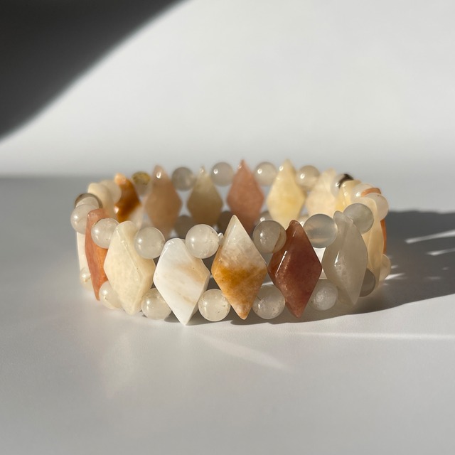 ゴールドシルクジェイド ブレスレット｜菱形カット×ラウンド｜ナチュラルカラー｜天然石ブレスレット