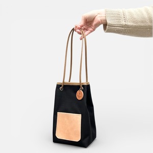 ＜即納商品＞　nico：ブラック×ベージュ（撥水加工ナイロン素材×イタリアンレザー巾着バッグ）