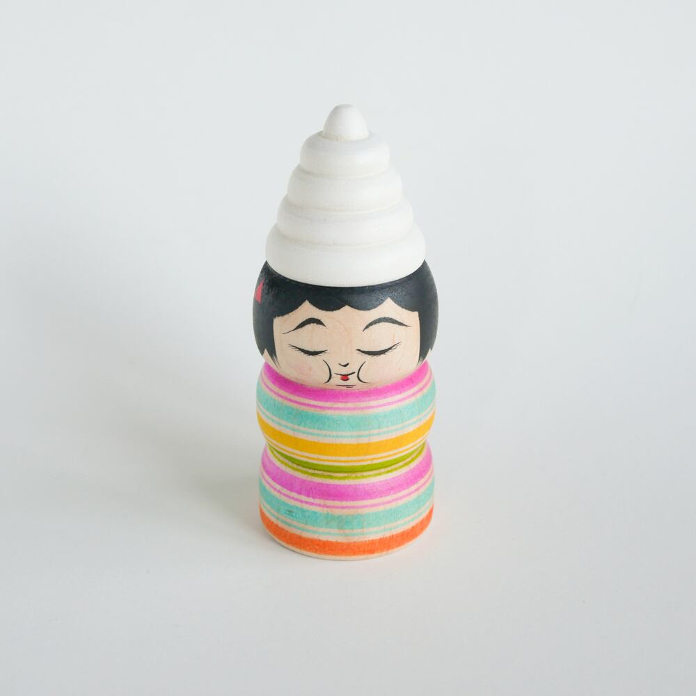 宮城県遠刈田こけし、佐藤名人の作品との事です。