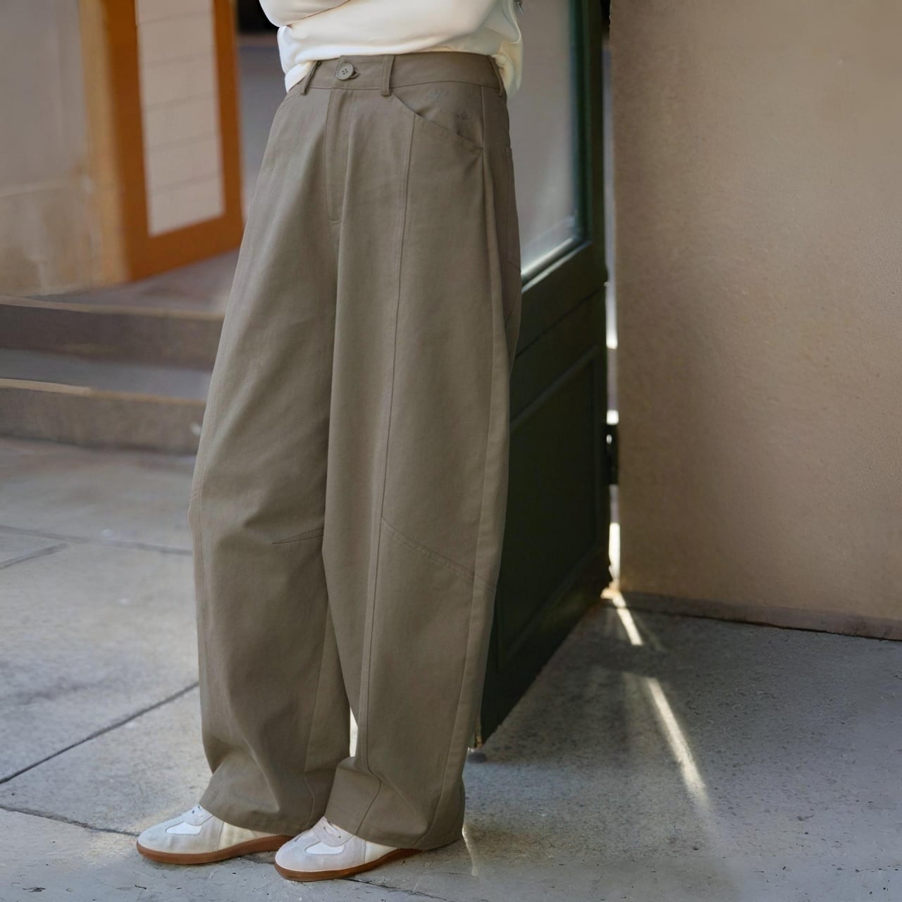 ワンポイントエンブロイダリーコクーンワークパンツ A02040