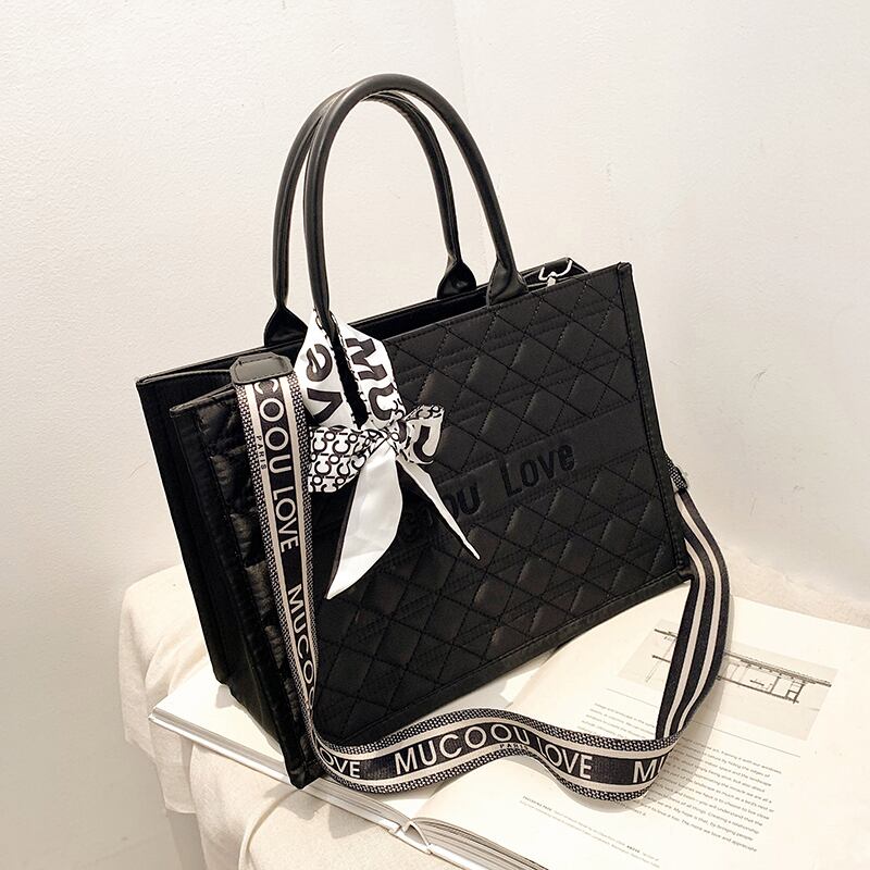 オータムウィンターショルダーバッグレッド 秋物 冬物 トートバッグ 手作りハンドバック36839206629