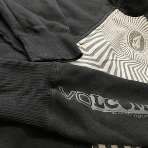 【VOLCOM】ジップアップパーカー 切替 ロゴ ボルコム S 黒 スケボー ボード ストリート US古着 USA輸入