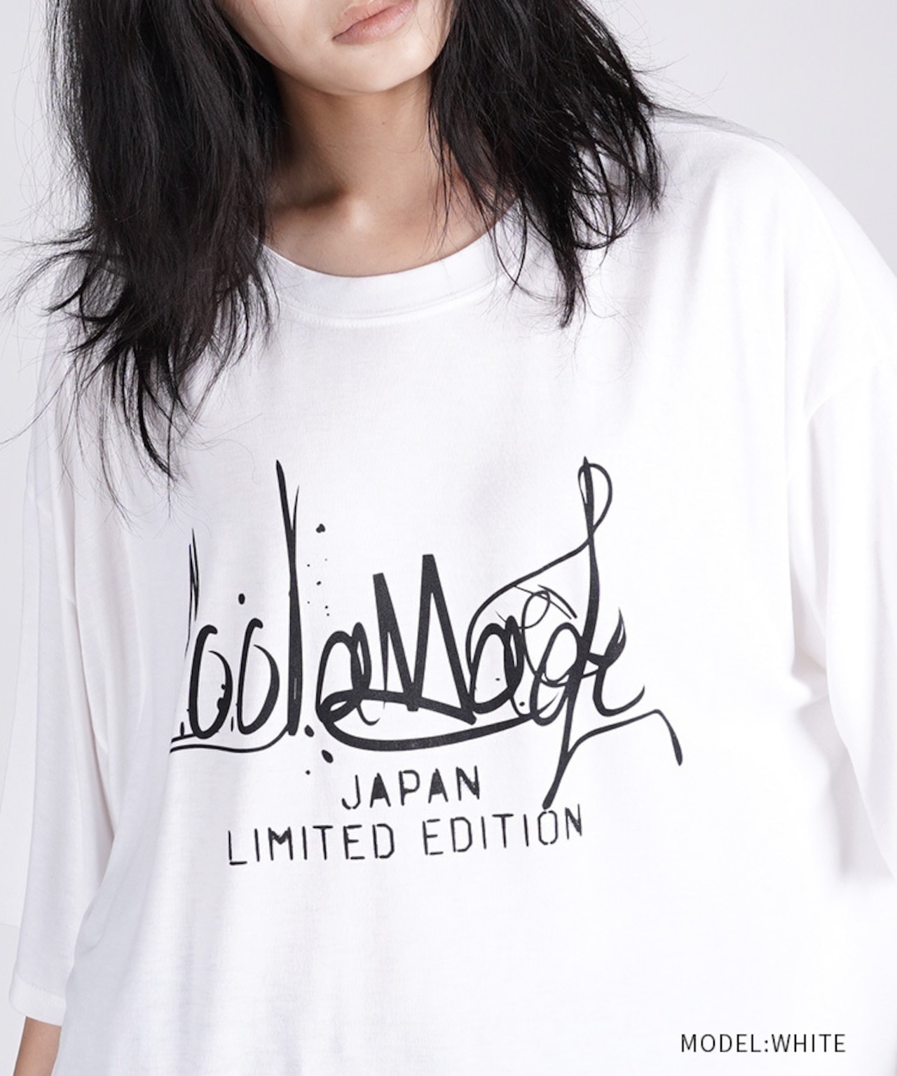 【直営限定ITEM】グラフィティプリントルーズTシャツ (WHITE) CQ-47069H