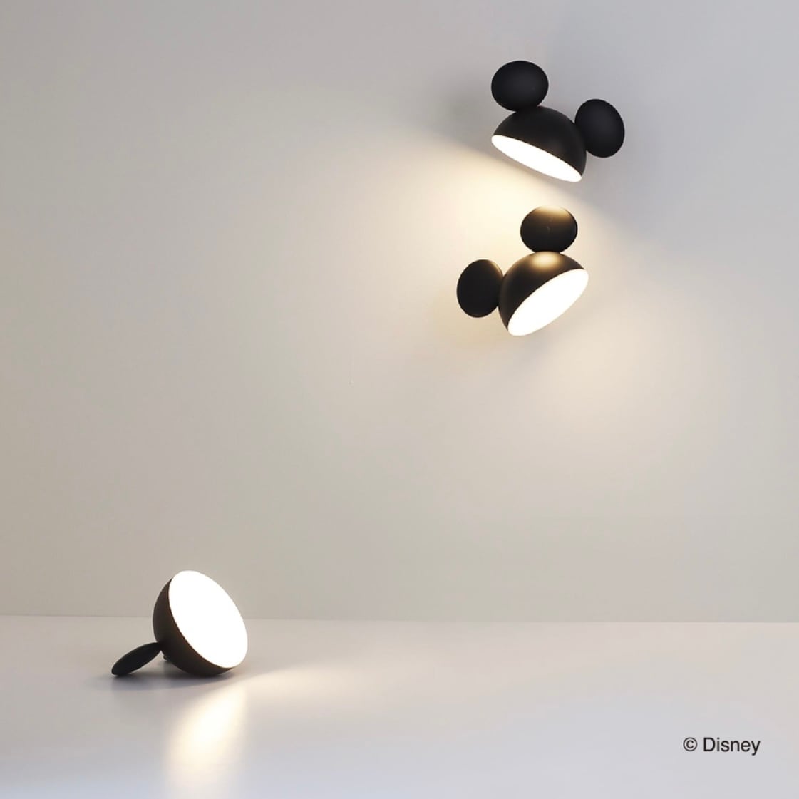Disney公式ライセンス】mickey magnetic portable light / ディズニー