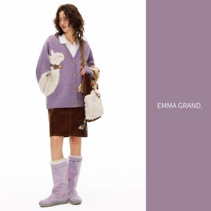 冬の森で寄り添う二匹の猫たちのふわもこカーディガン E00613