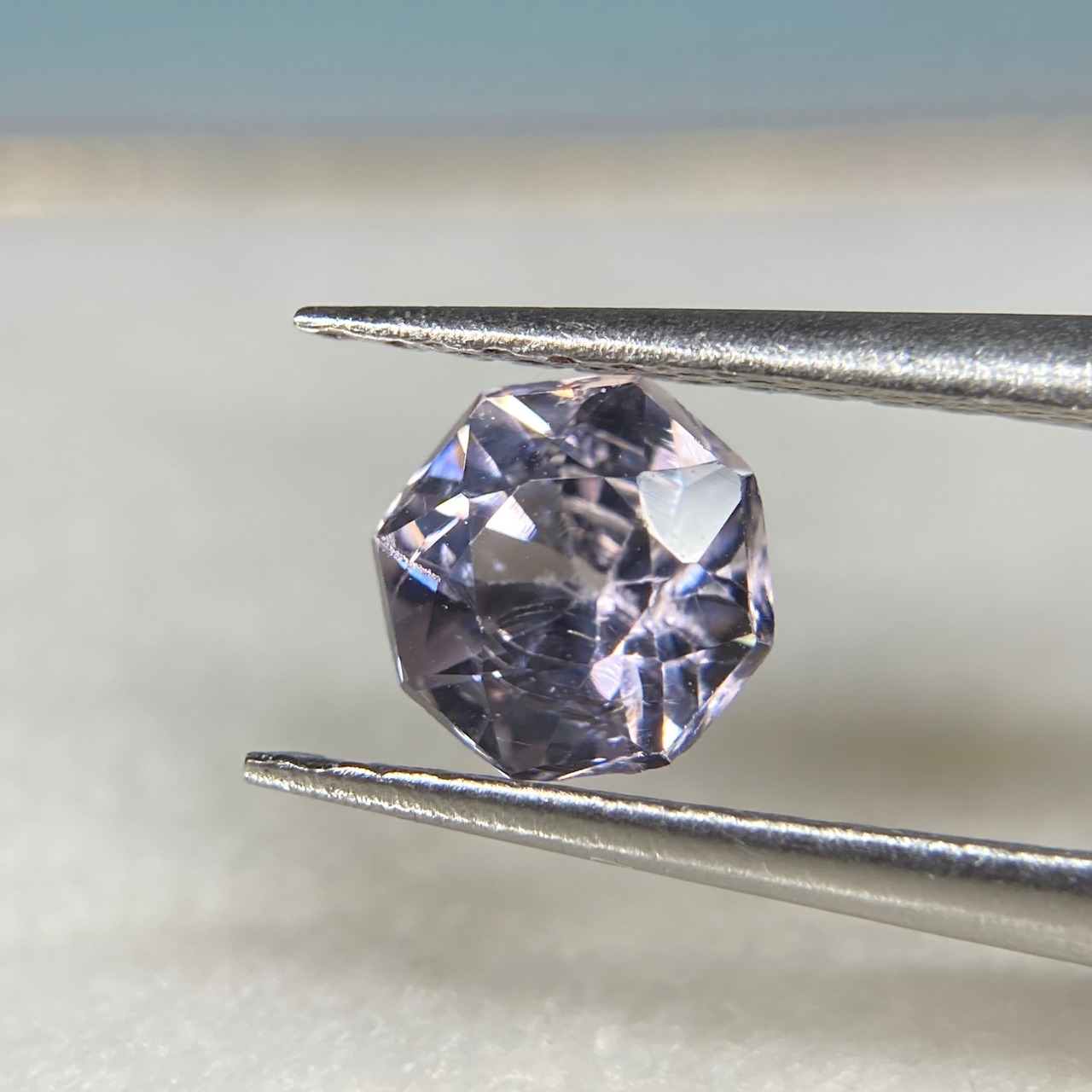 お花みたいなスピネル 訳あってお買い得  約5.1mm*3.4mmmm r-0404