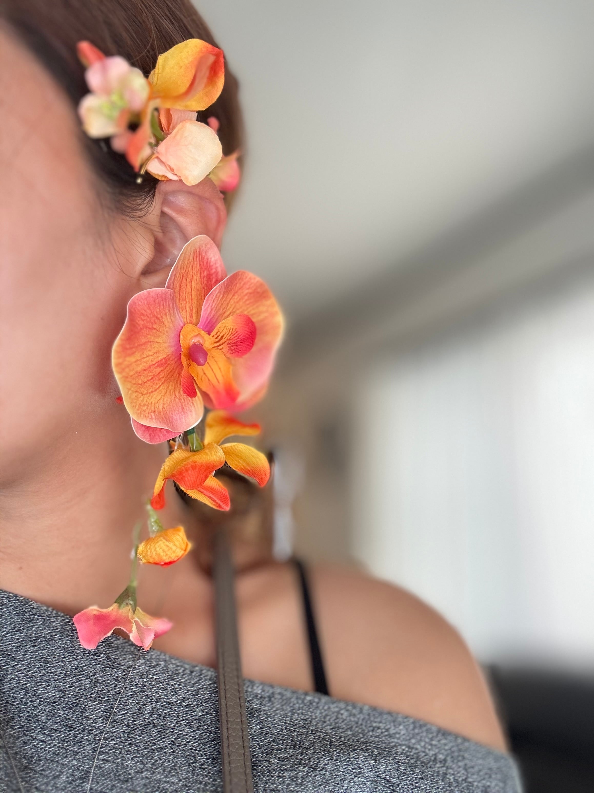 フラワーイヤーカフ☆オレンジ胡蝶蘭 | houkiboshi
