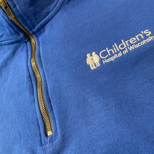 【GILDAN】こども病院 ハーフジップ スウェット プルオーバー ワンポイント Children's hospital 刺繍ロゴ L ギルダン US古着