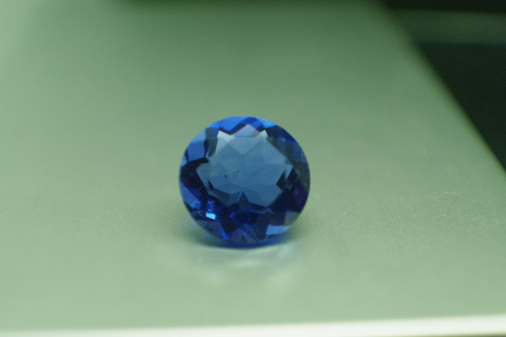 天然 カラーチェンジフローライト 5.94ct (高品位質 天然 カラーチェンジフローライト 5.94ct (高品位質