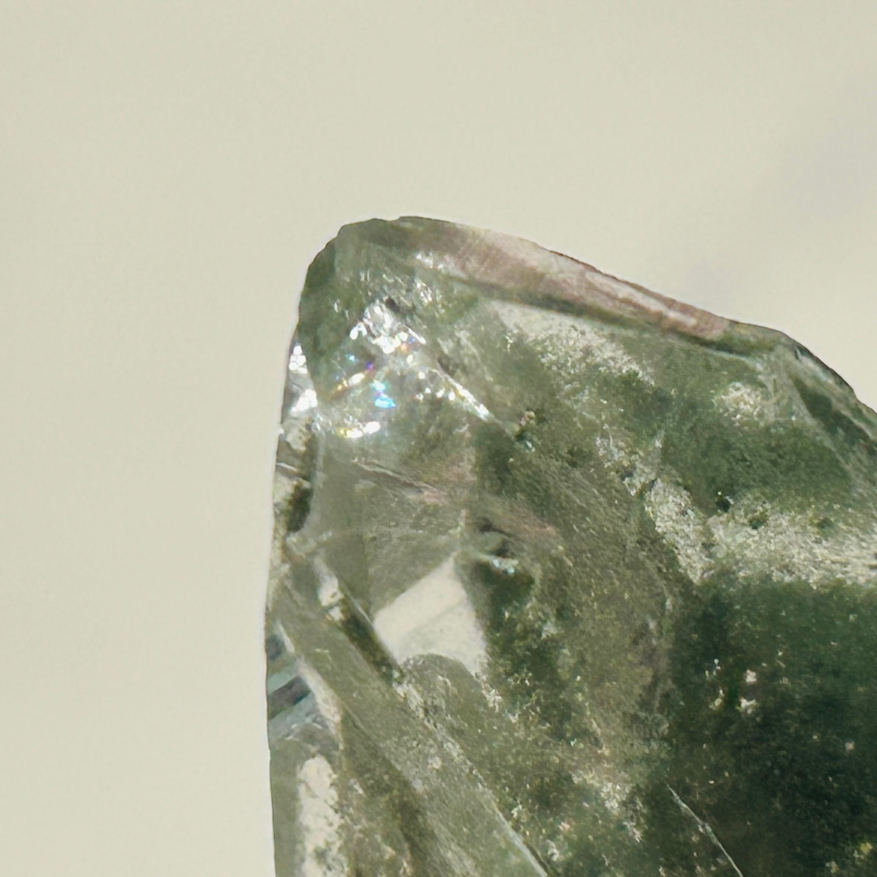 マニハール産水晶 クローライトインファントムクォーツ・グリーン