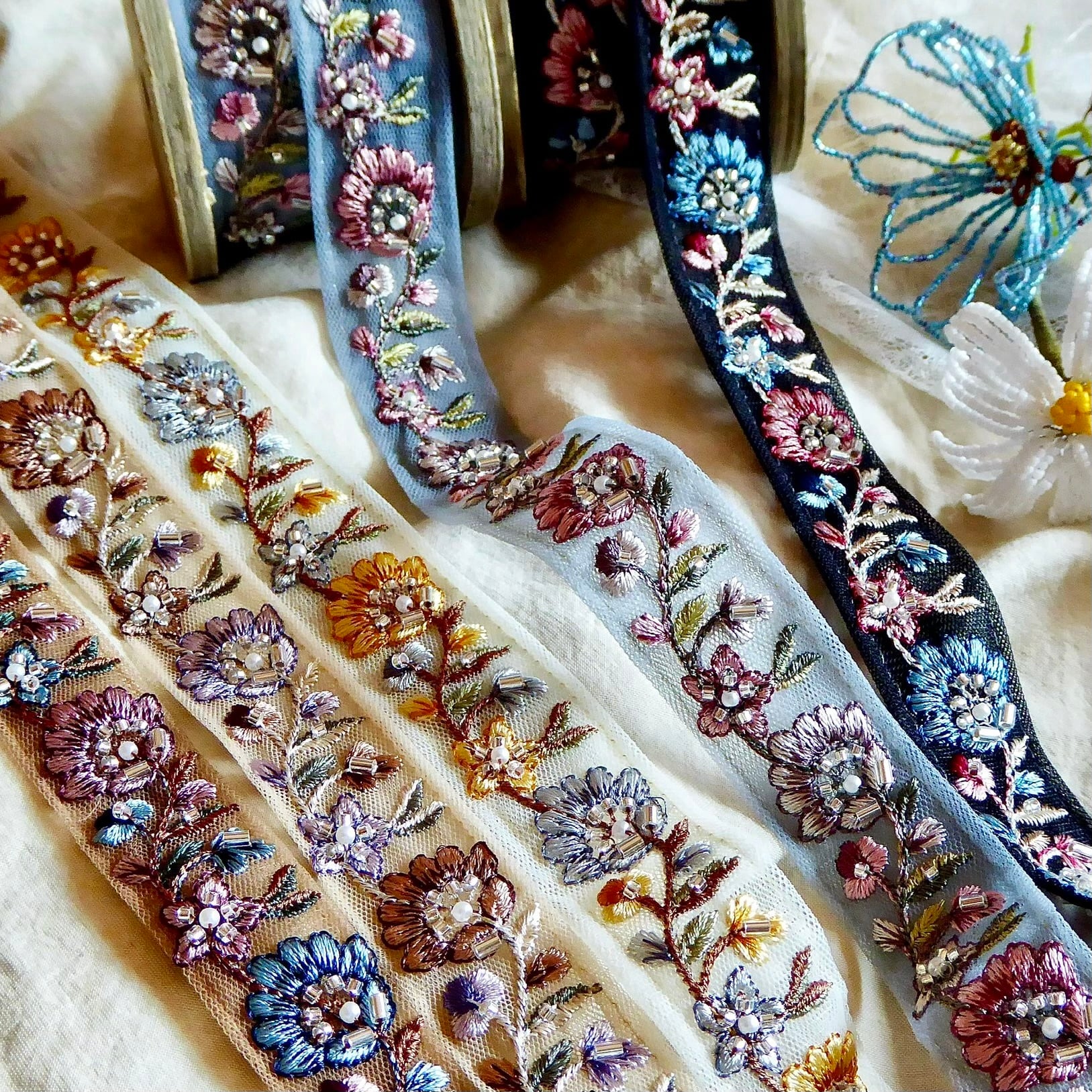 2.5cm幅 インド刺繍リボン | インド刺繍リボンカット売り「10cm ribbon」