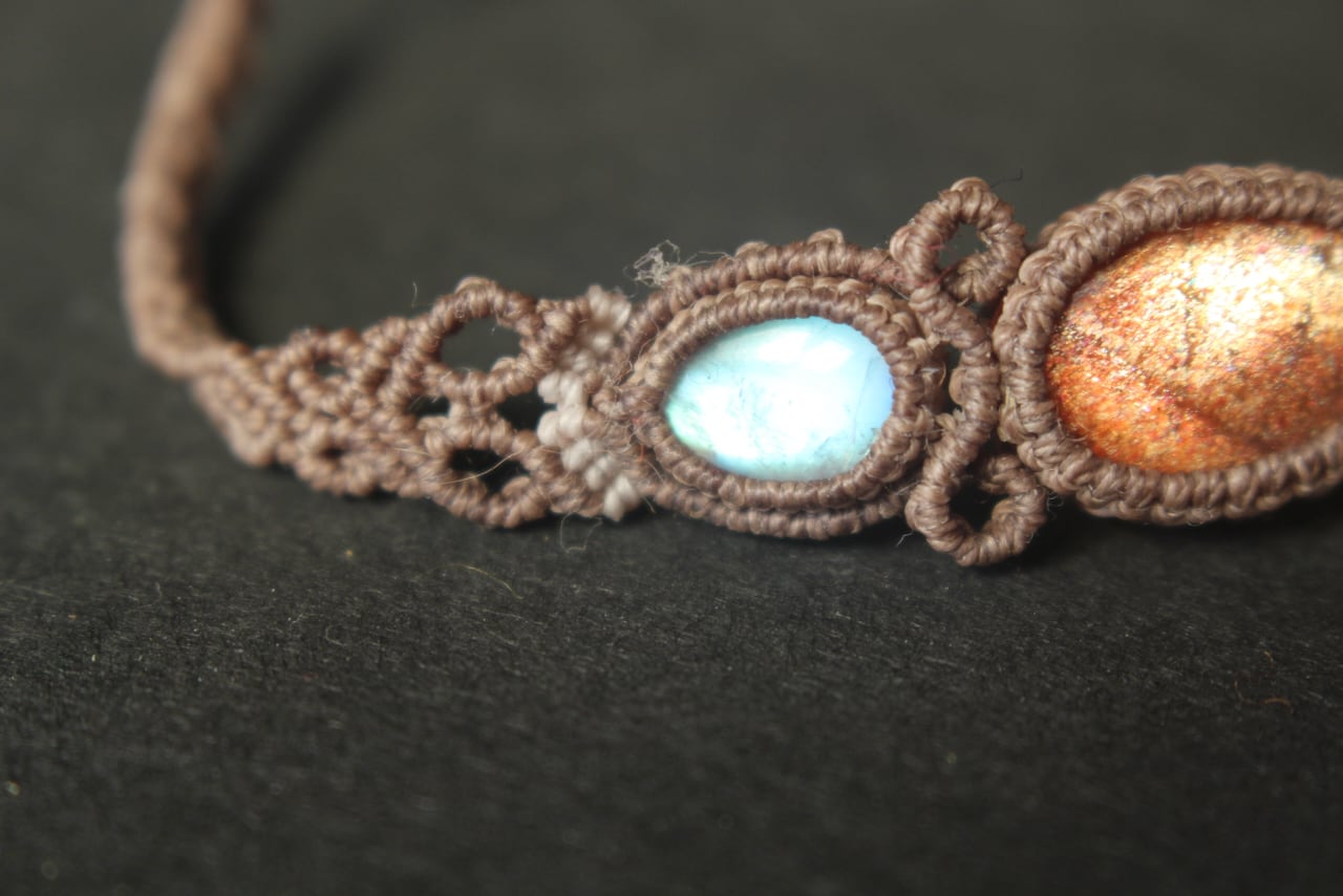 Sunstone & Rainbow moonstone micro macrame pendant