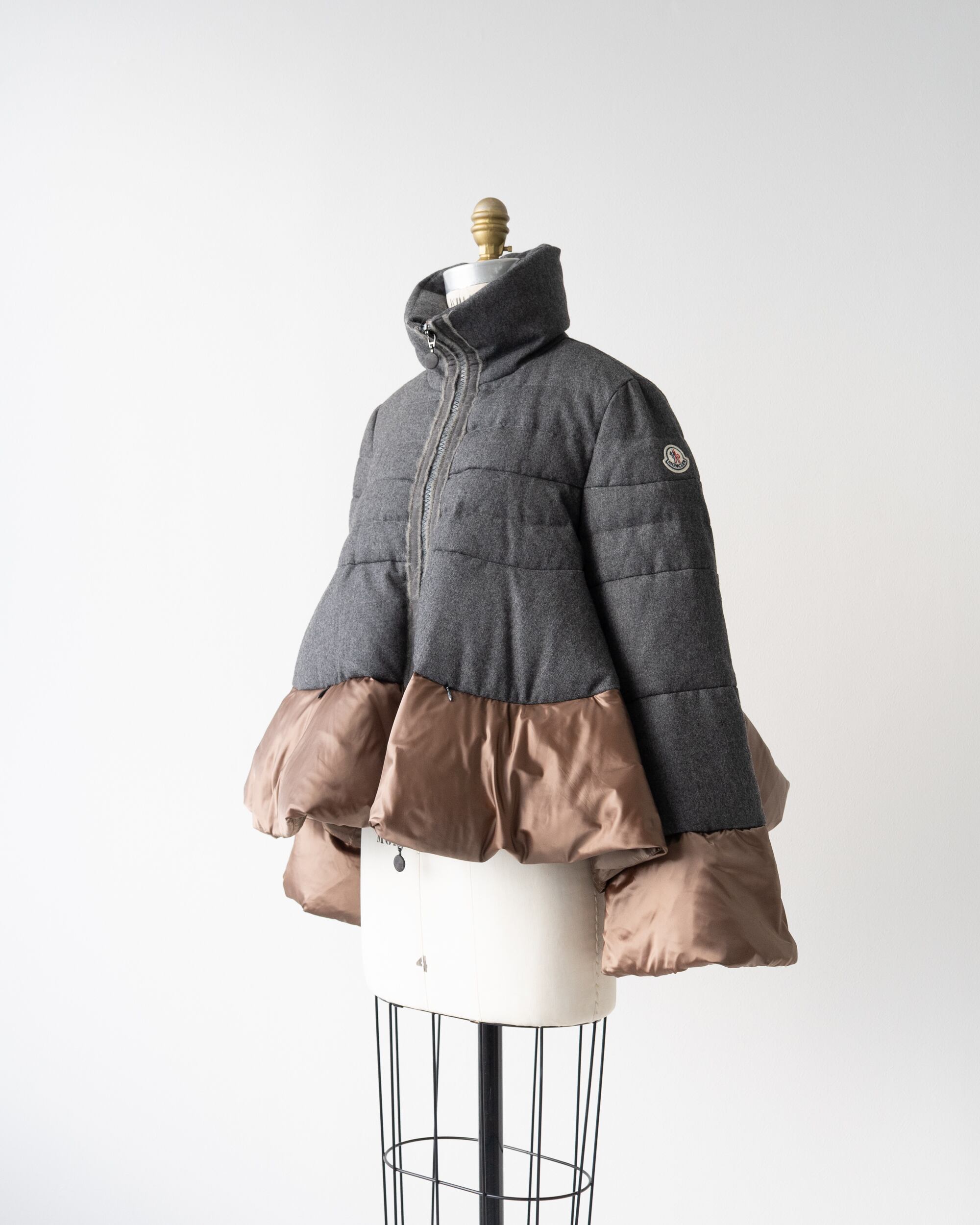 ジャケット・アウター MONCLER sacai MITSU MONCLER と sacai が約10年ぶりとなるコラボレーションアイテムを発売