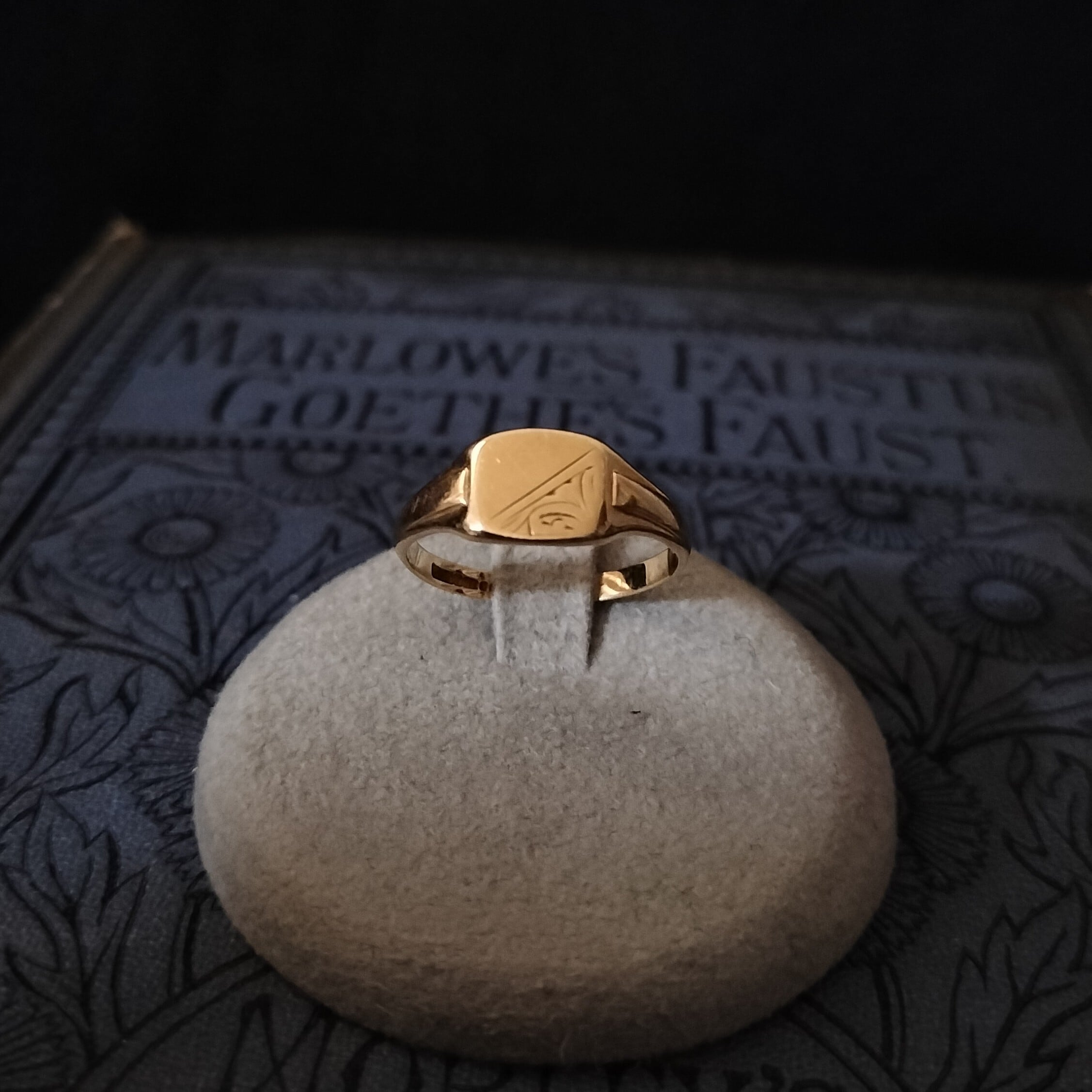 Antique 9ct Gold Signet Ring 1906年UK | Antico