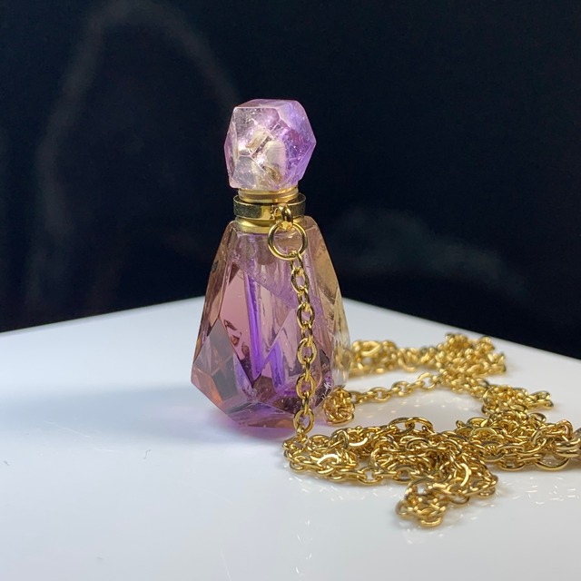 1.傷あり・アメトリン香水瓶