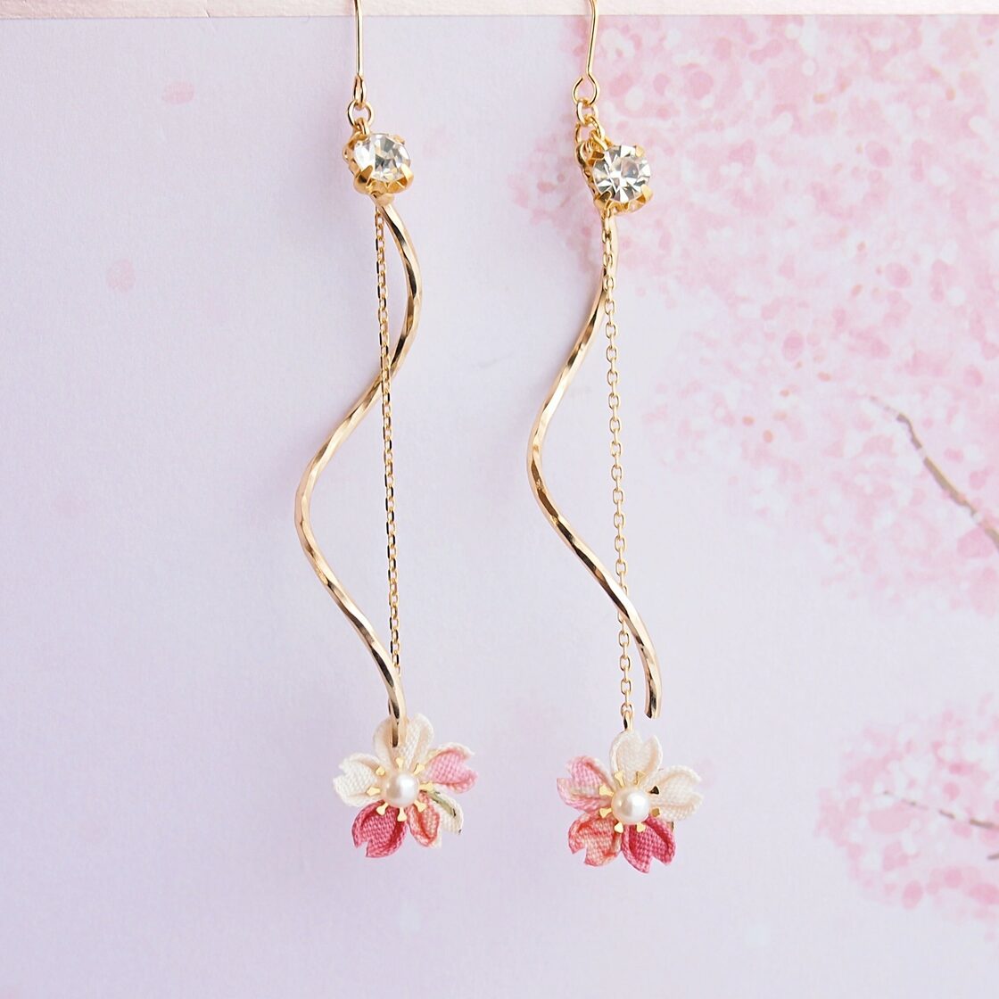 つまみ細工 桜ひとひら ピアス イヤリング 】---- フラワー/誕生日 