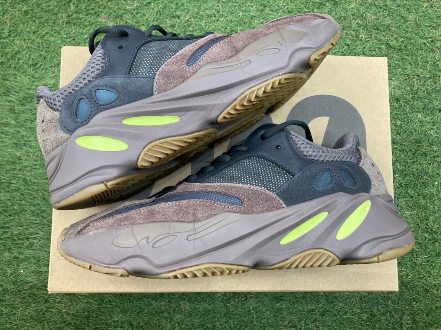 ADIDAS YEEZY BOOST 700 MAUVE