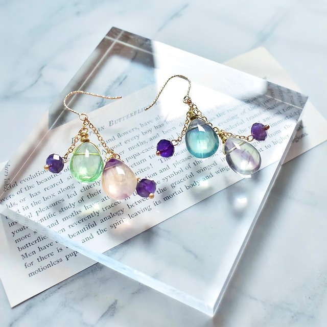 多彩な石の魅力：マルチカラーフローライト　アメジスト　14kgf　ピアス　耳飾り ロングピアス　No.20