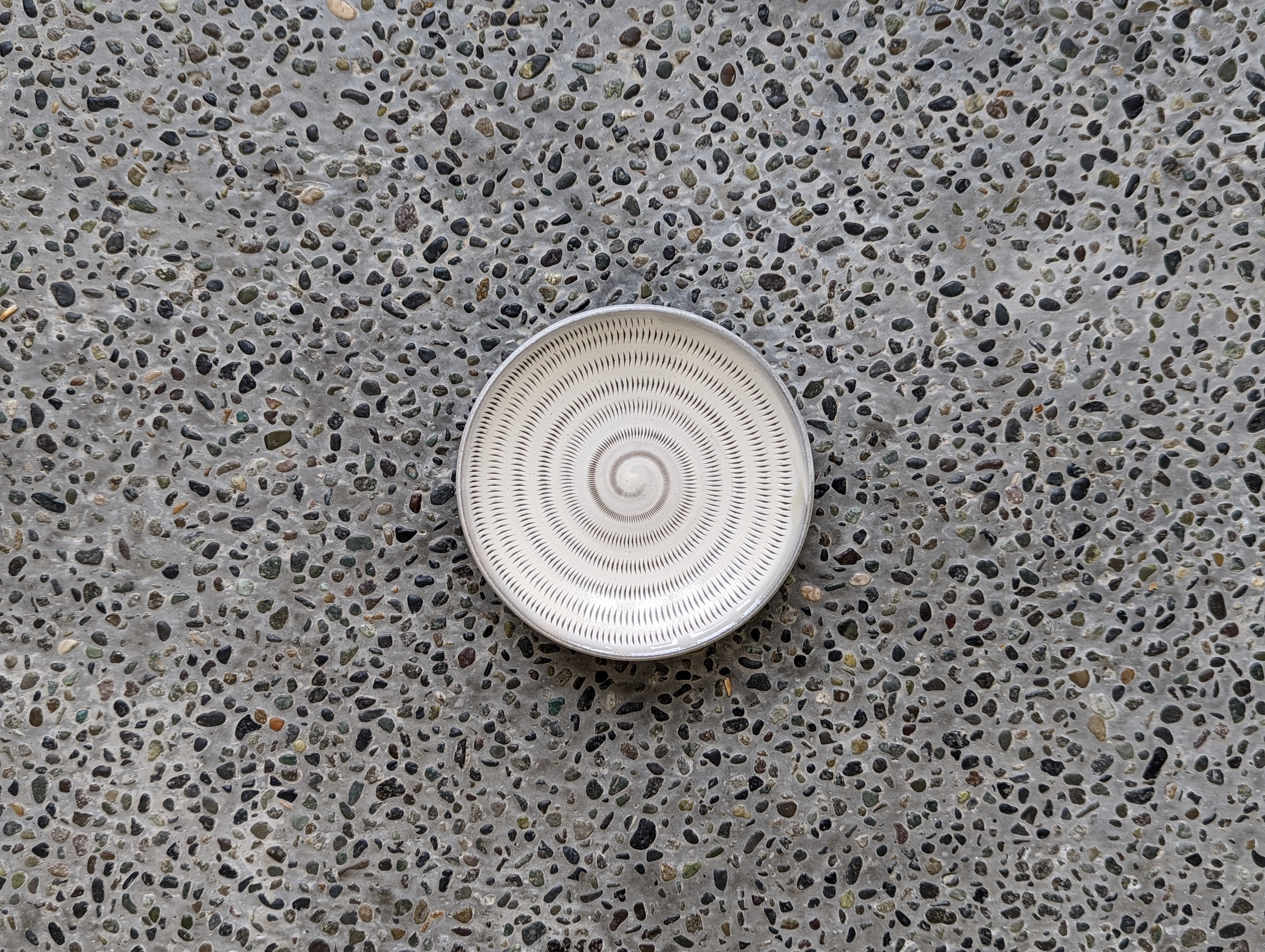 小石原焼✿超特大壺✿花器✿カンナの刷毛目使いが見事な作品です♡未使用♡芸術的 Amazon.co.jp: 小石原焼 大きな花瓶や飾り壺 インテリア雑貨 高