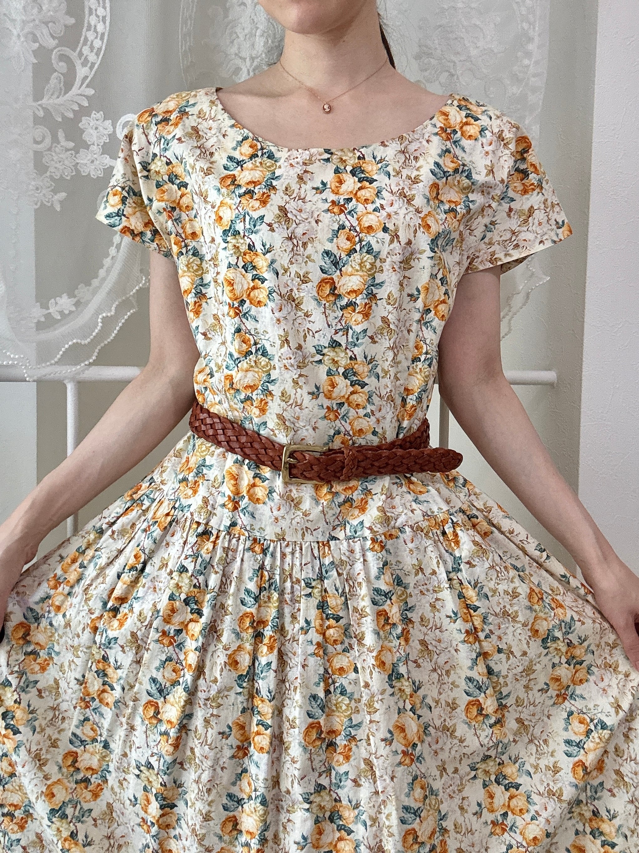1554. 【ヴィンテージ】昭和レトロ 刺繍トップス｜透かし刺繍とパール