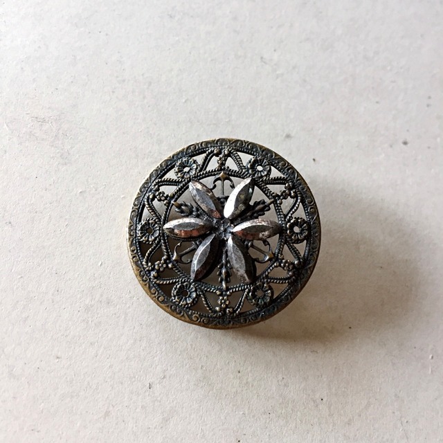 19世紀 フランス 2.8c 黒銀の潜む万華鏡的花々とカットスチールボタン アンティーク