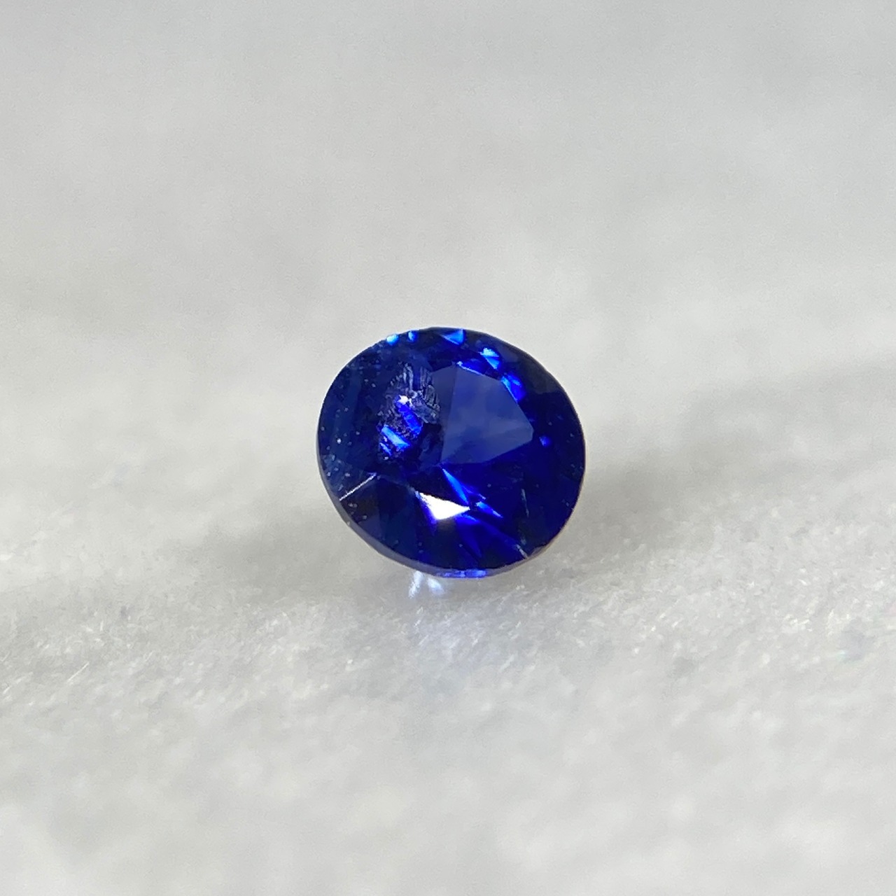 丸いサファイア 訳あってお買い得 約3.0*2.0mm r-0481
