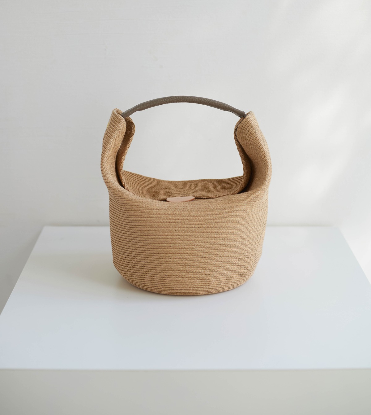 mature ha.(マチュアーハ) /paper abaca braid bag small padded handle/stucco ...