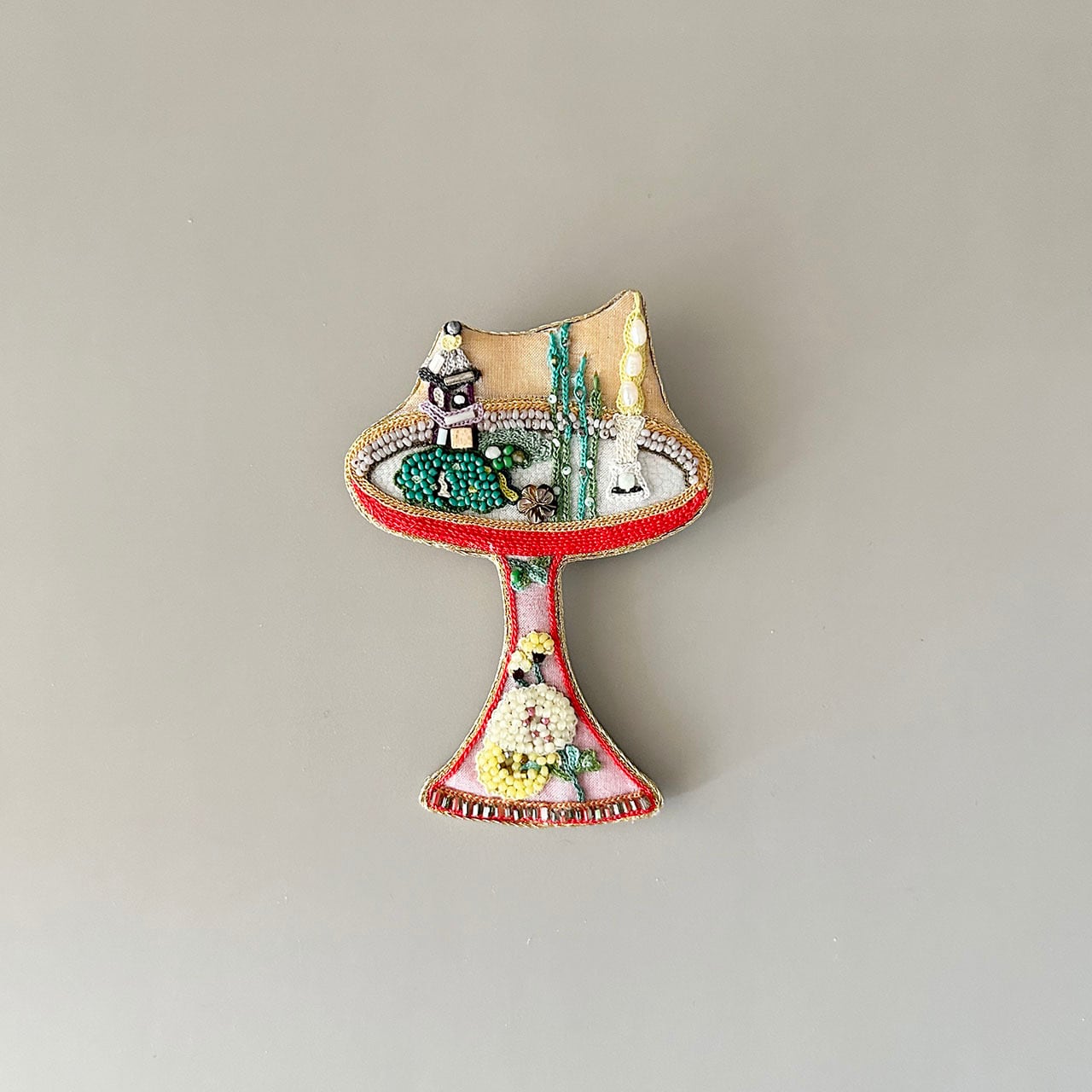京都の感じ高杯ブローチ