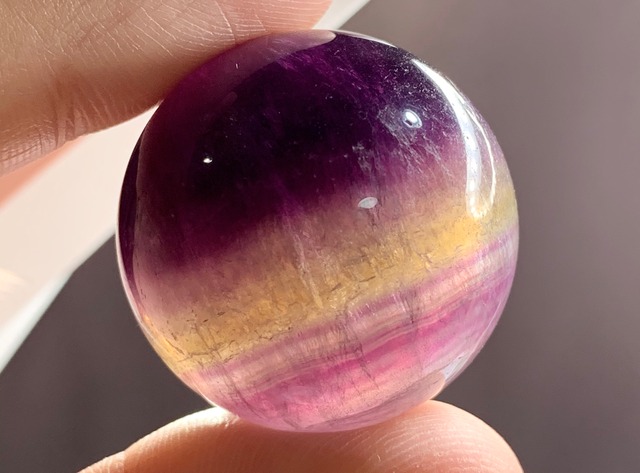 s146 可愛い色合いフローライトスフィア