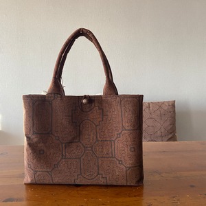 Bag9 隠れ模様の焦茶バッグ　38x26x5cm 木の実のフックシピボ模様の手提げ　レア素材