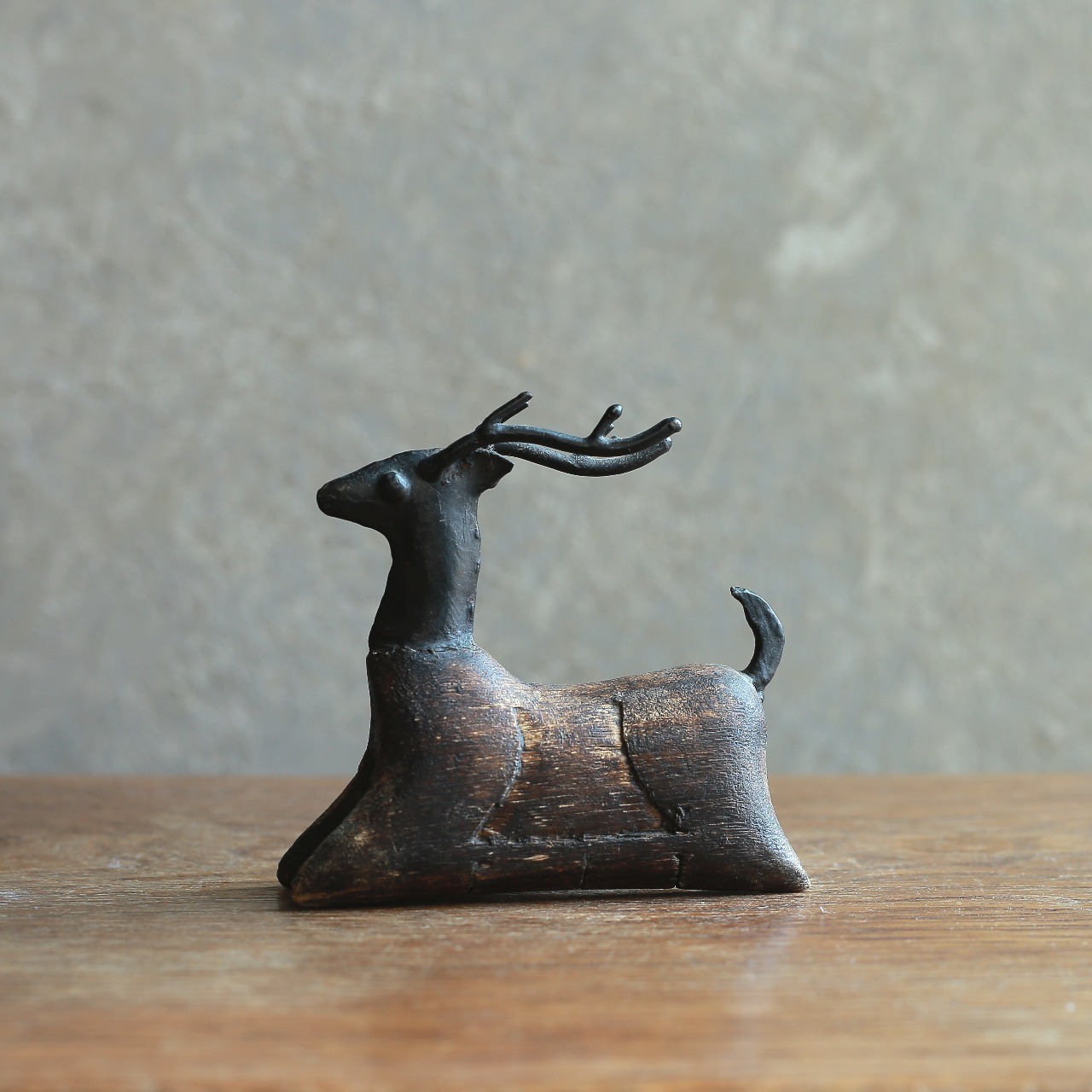 木製 鹿 オブジェ ヴィンテージ 置物｜静かな佇まいと木肌の質感が魅力の動物モチーフ 2
