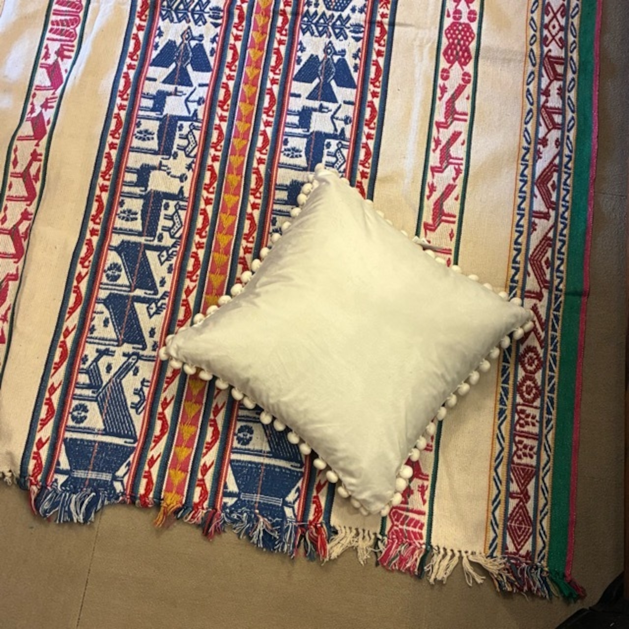 India Animal patterns rug　アニマルパターンラグ　125×175cm  エキゾチック　アイボリー　2人掛けソファ　ビーチマット　ソファカバー　ベッド　リビング　車内マット　コットン　綿