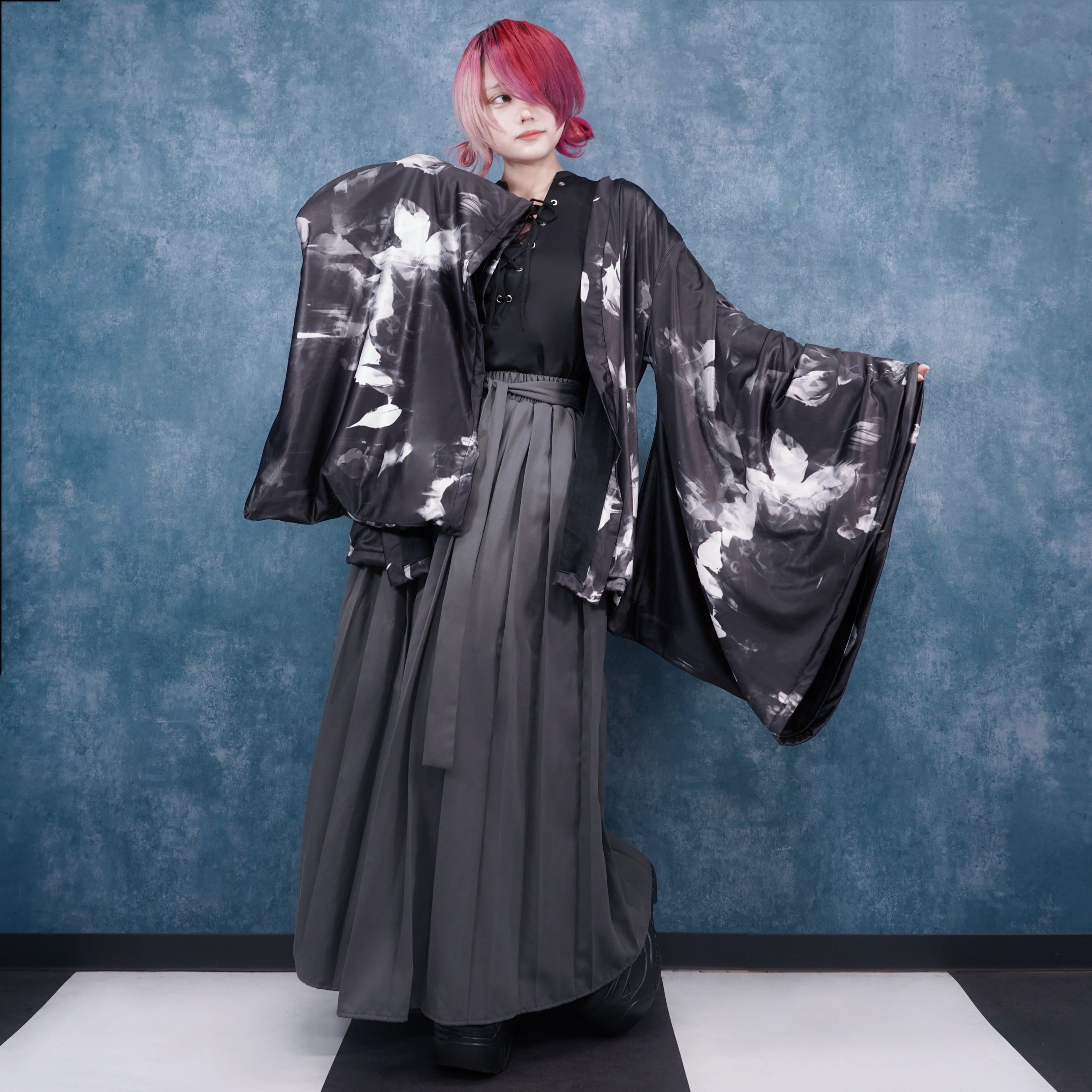 内側防寒フリースUNISEX着物袖羽織 ― ROSE MONOCHROME | NIER CLOTHING