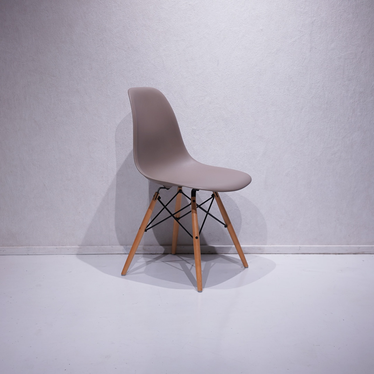 Herman Miller Eames Molded Plastic Side Chair Dowel Base / 美品 ミッドセンチュリー 名作 ハーマンミラー イームズ サイドシェル チェア デザイナーズ Charles&Ray（Vitra,Magis）