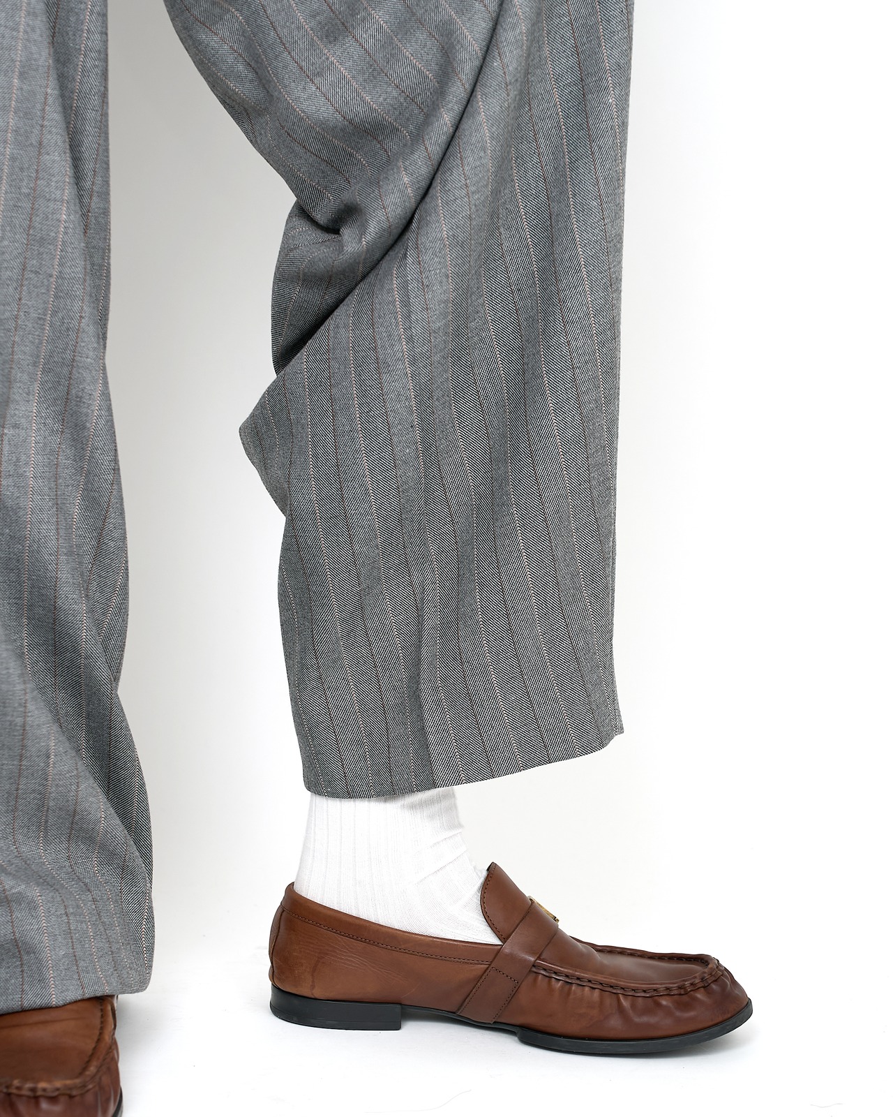 HED MAYNER "TWO TUCK TROUSERS GREY PAINT STRIPE "