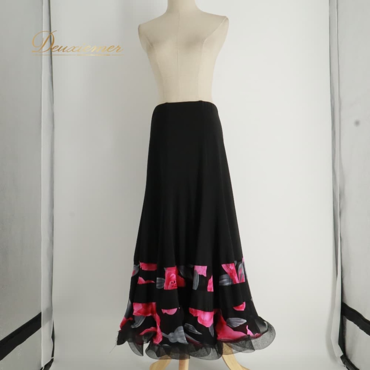 社交ダンス 衣装 スカート レッスンウェア ブラック系 花柄 植物柄 フレアスカート 透け感 シースルー 華やか 鮮やか かわいい おしゃれ 上品 黒 ピンク 灰色 チュール ピンク系 グレイ系 ダンス 練習 レッスン ダンス衣装 練習着 社交ダンス衣装