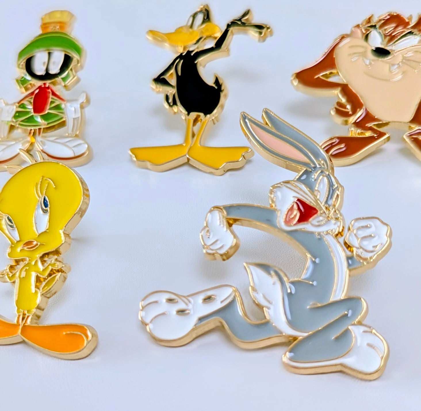 送料無料！ ★ピンズ PINS★ピンバッジ 【 Looney Tunes（ ルーニーテューンズ ) ）】単品 〚アメリカン雑貨 アメトイ〛