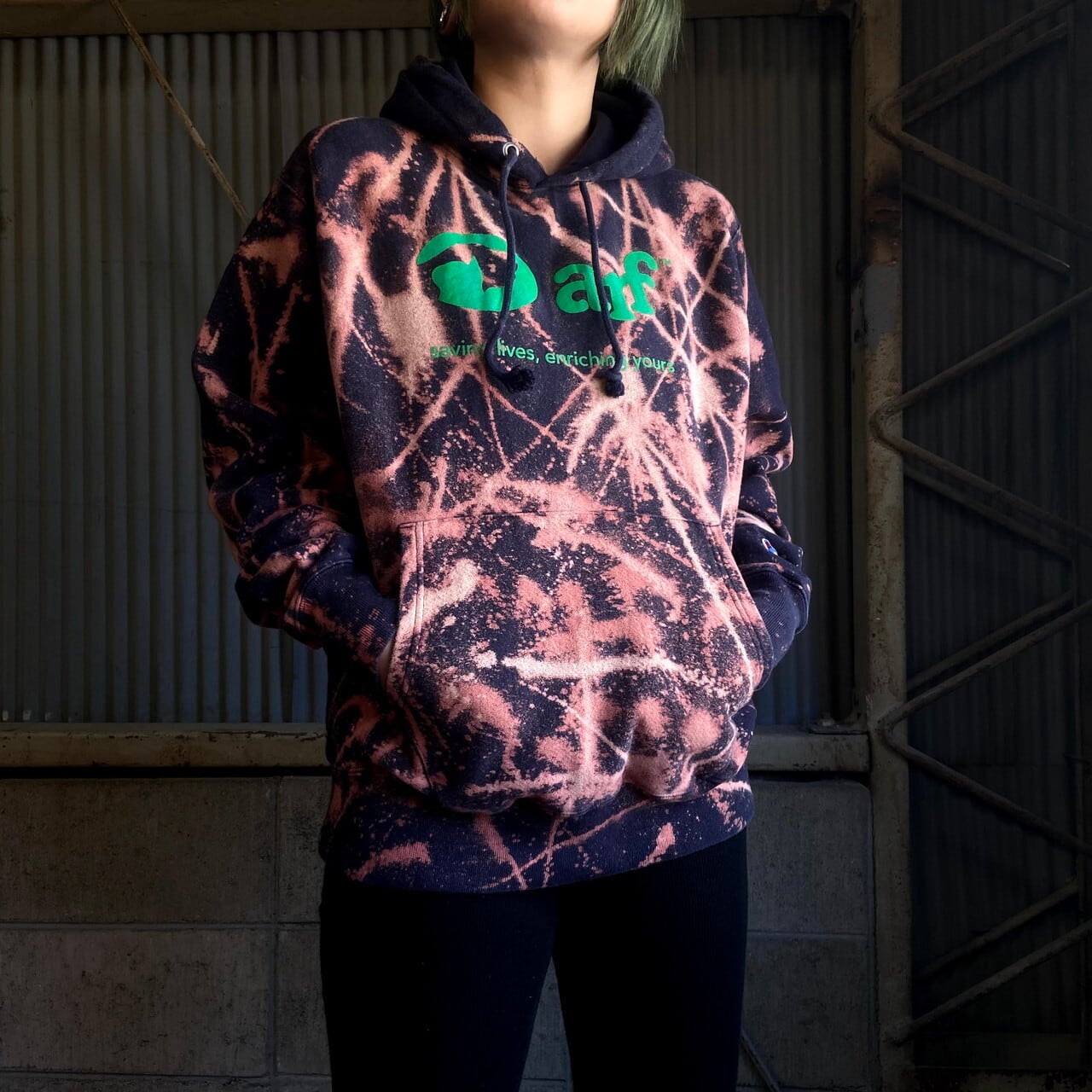 チャンピオン ブリーチ加工 企業ロゴプリント リバースウィーブ プルオーバーパーカー メンズl相当 古着 Champion Reverse Weave スウェットパーカー ネイビー 紺色 パーカー Cs29 30 Ha10 Cave 古着屋 公式 古着通販サイト チャンピオン ブリーチ加工 企業ロゴプリント リバースウィーブ プルオーバーパーカー メンズl相当 古着 Champion Reverse Weave スウェットパーカー ネイビー 紺色 パーカー Cs29 30 Ha10 Cave 古着屋 公式 古着通販サイト