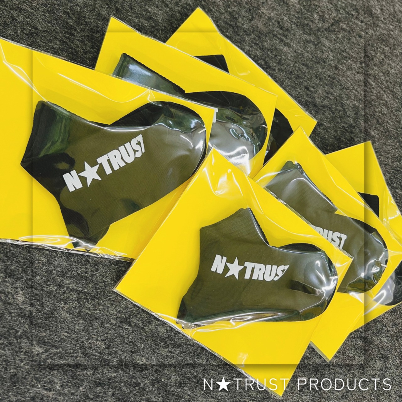 N★TRUST SOCKS