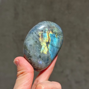 グレーのラブラドライト パームストーン 02◇ Labradorite palm stone ◇天然石・鉱物・パワーストーン