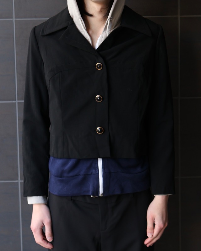 Button design short jacket