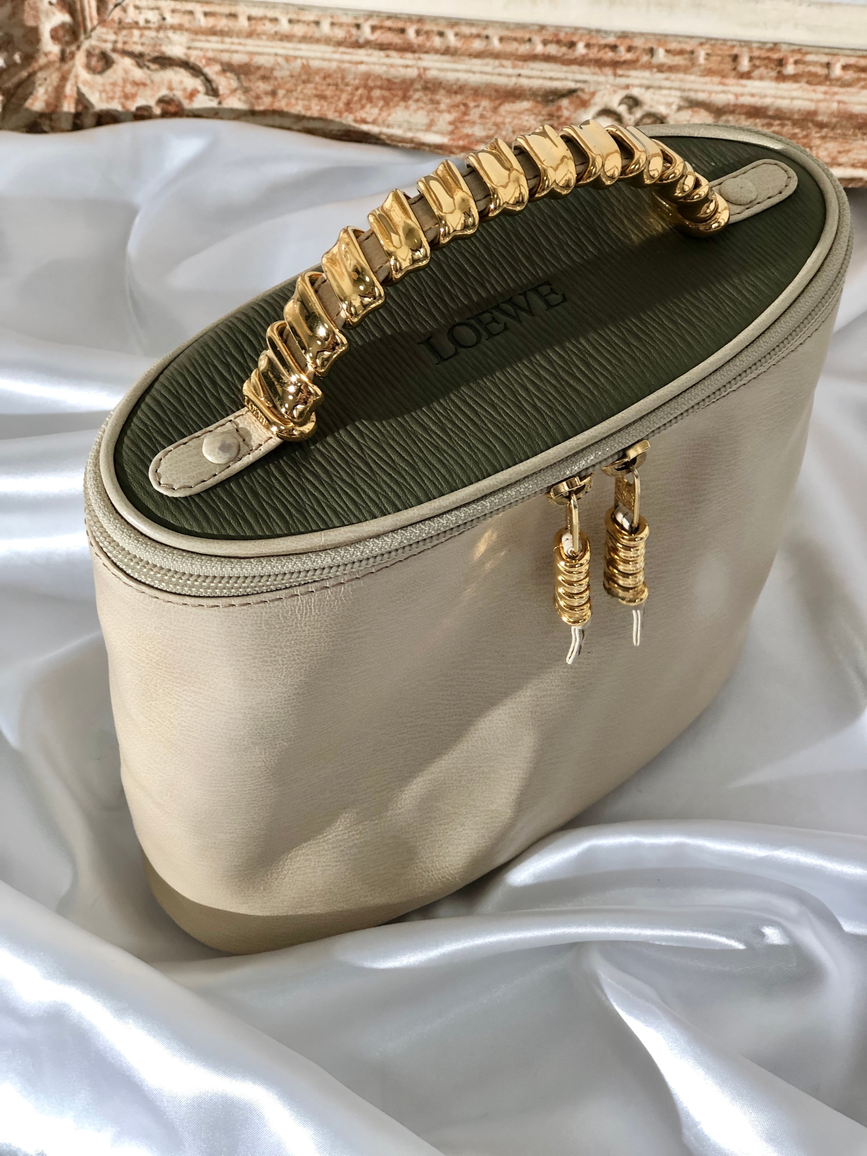 LOEWE ロエベ ベラスケス メタルハンドル レザー バニティバッグ  