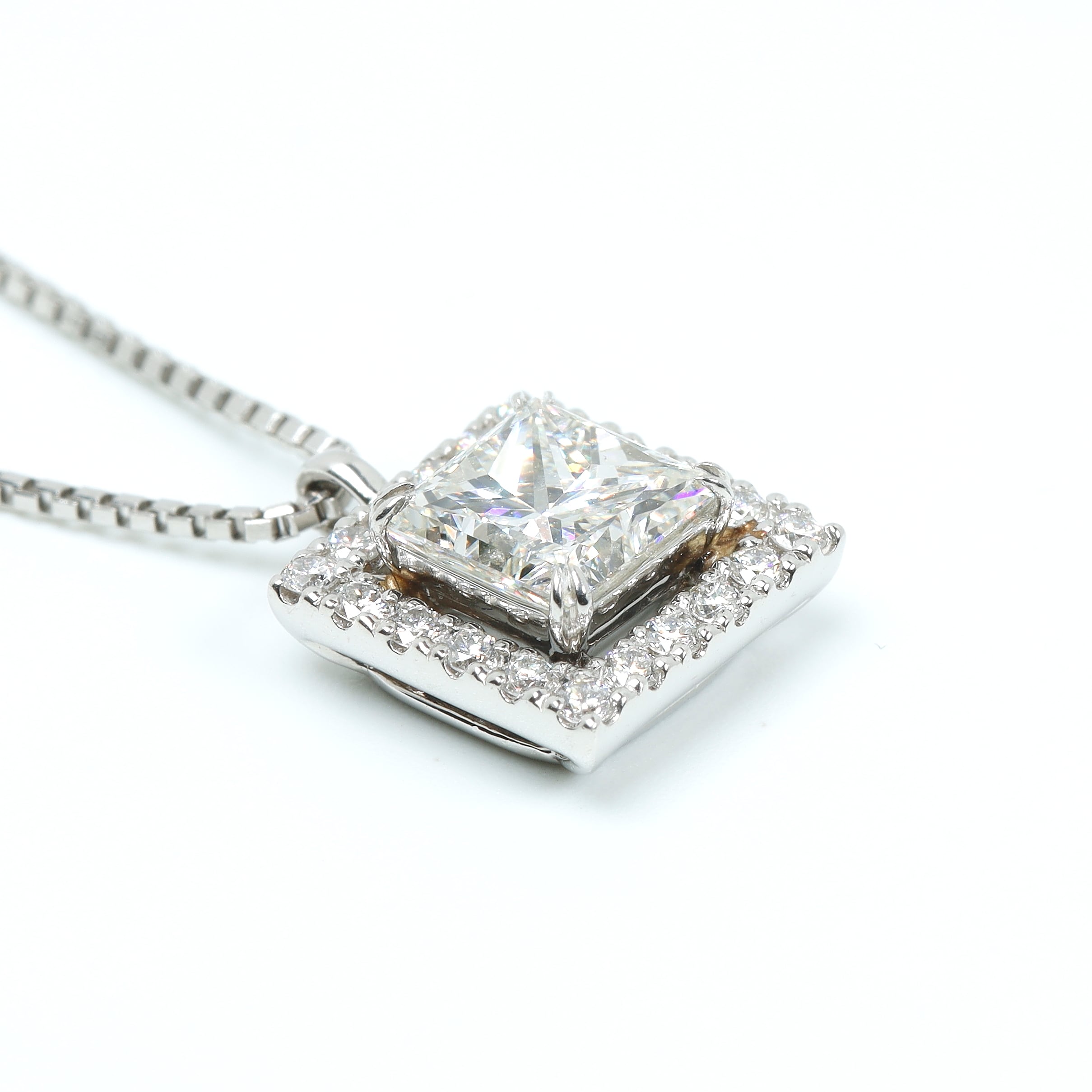 プリンセスカット ダイヤモンド ネックレス SI1 pt / 1.038ct / DA