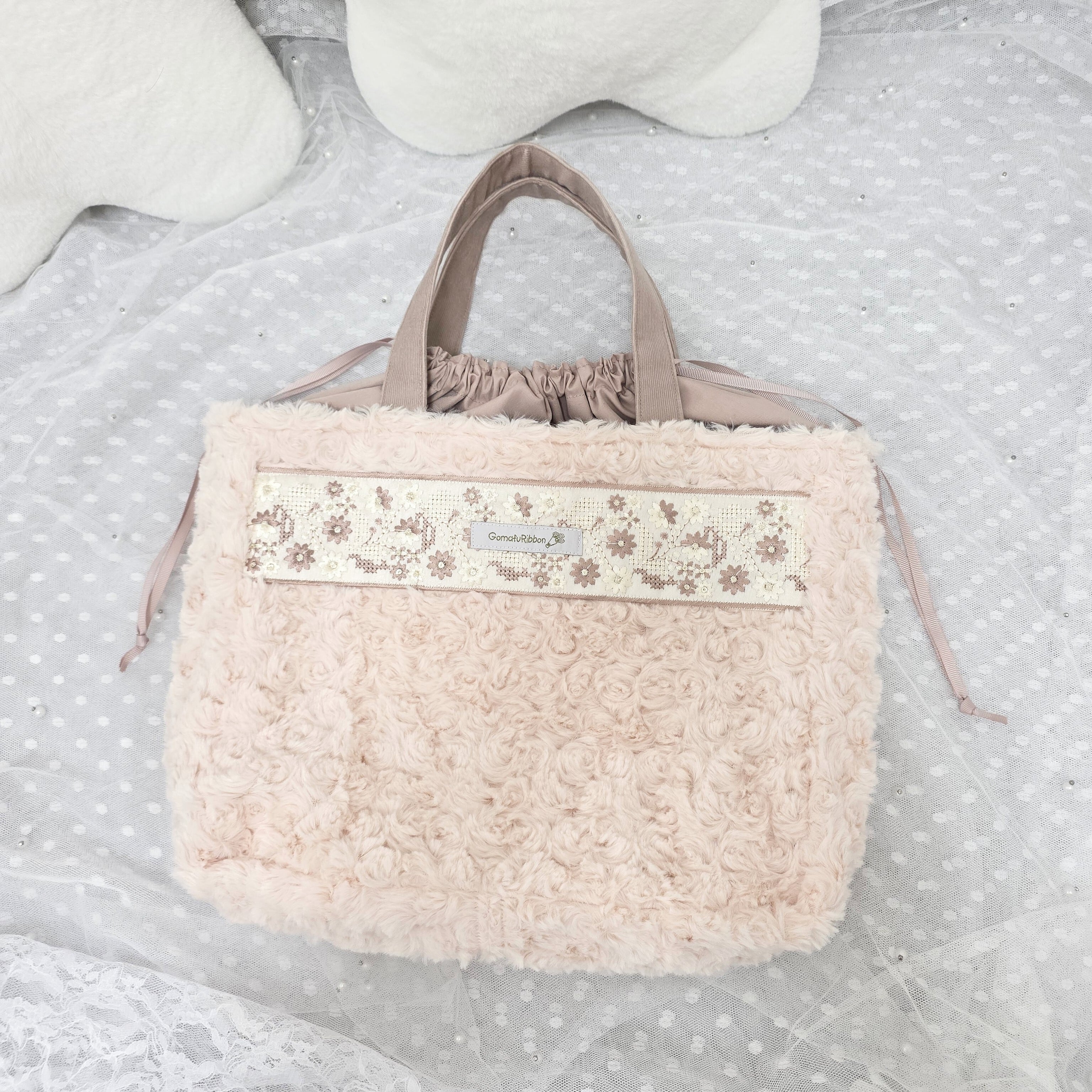 ローズボアとインド刺繍リボンの巾着付きトートバッグ ベビーベージュ