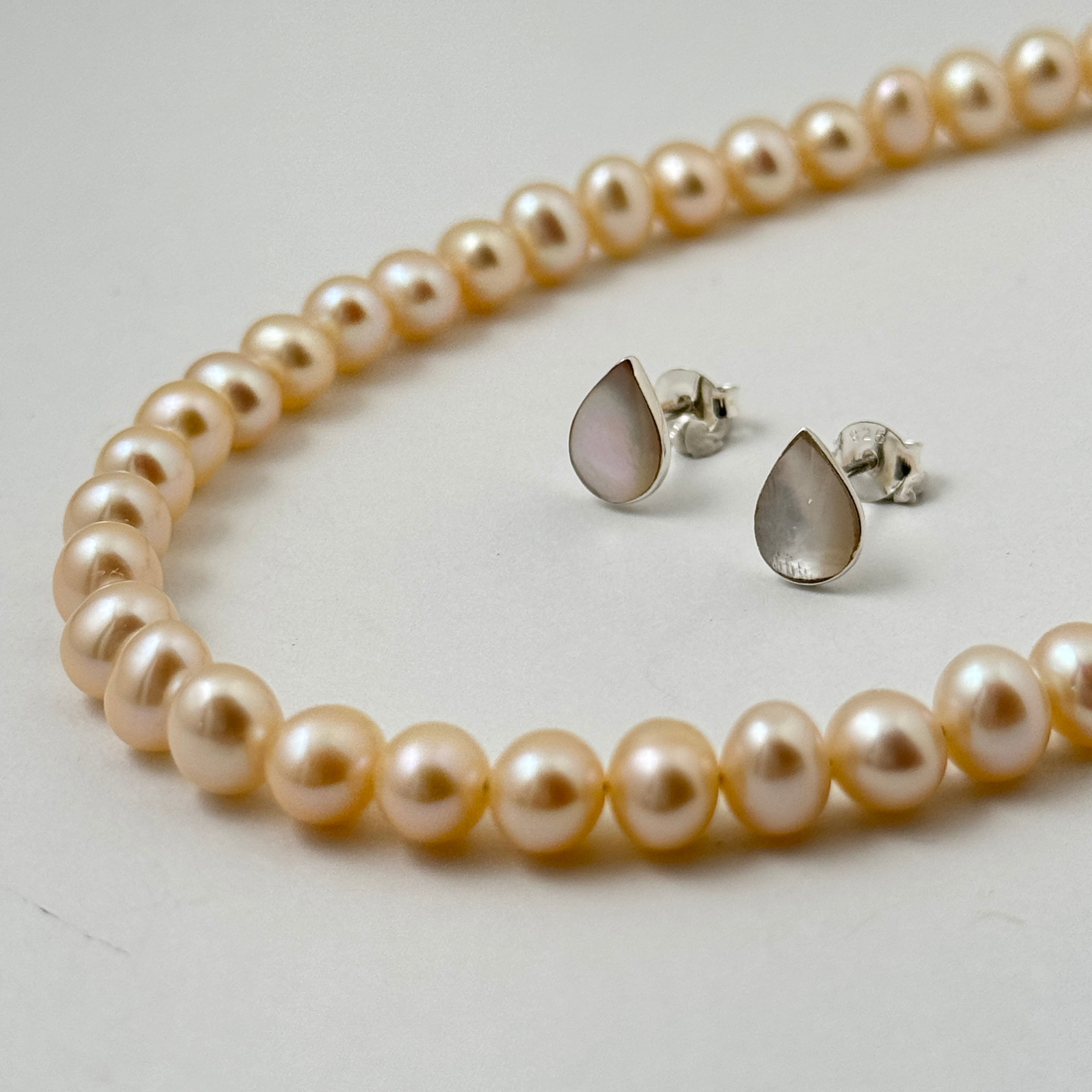 再入荷】白蝶貝 ドロップ スタッドピアス | 【公式通販】鎌倉の