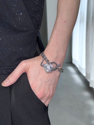 “Juicy Couture” rhinestone heart charm bracelet / silver