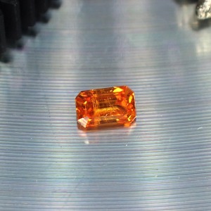 最も美しいオレンジ色 0.17ct 天然 マンダリンガーネット